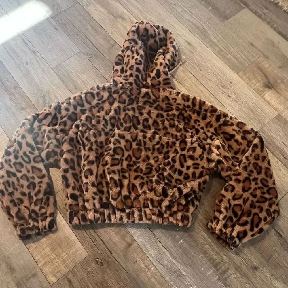 IJOAH Leopard
Hoodie Faux crop size s - Picture 2 of 7